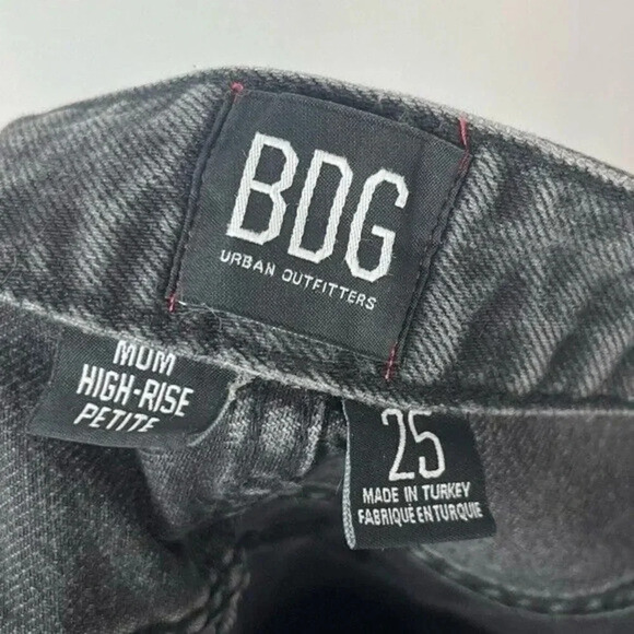 Urban Outfitters UO BDG Black Mom High Rise Jeans 25 - Picture 4 of 5